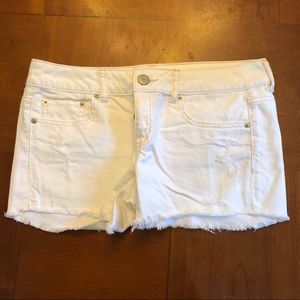 White American Eagle shorts